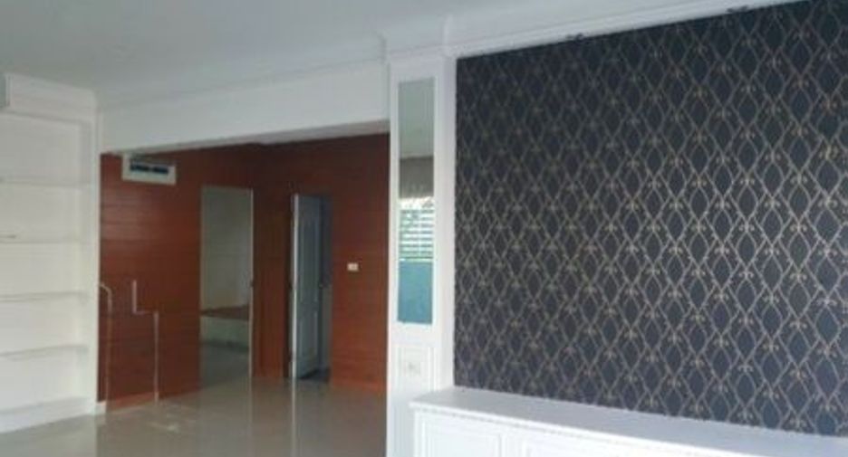 For sale 4 bedrooms house in Bang Lamung, Chonburi