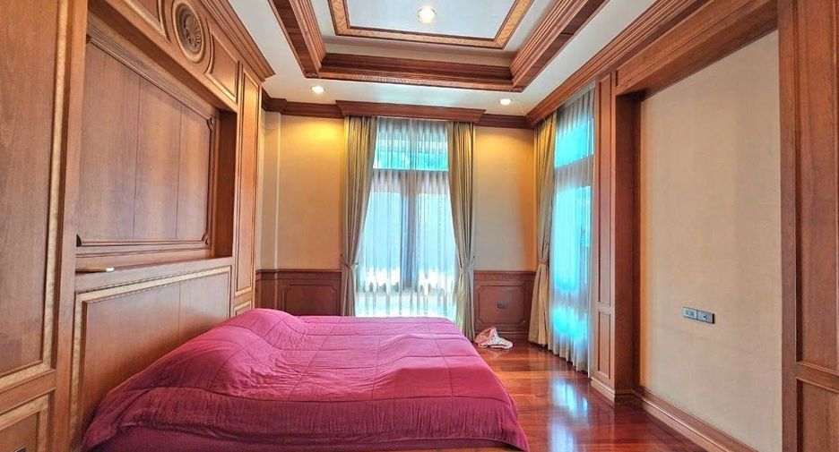 Casa en venta de 5 habitaciones en Si Racha, Chonburi