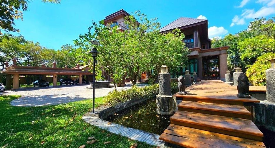 Casa en venta de 5 habitaciones en Si Racha, Chonburi
