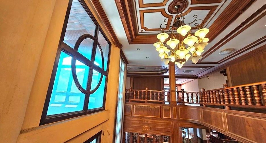 Casa en venta de 5 habitaciones en Si Racha, Chonburi