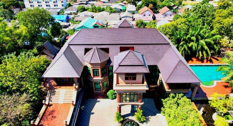 Casa en venta de 5 habitaciones en Si Racha, Chonburi