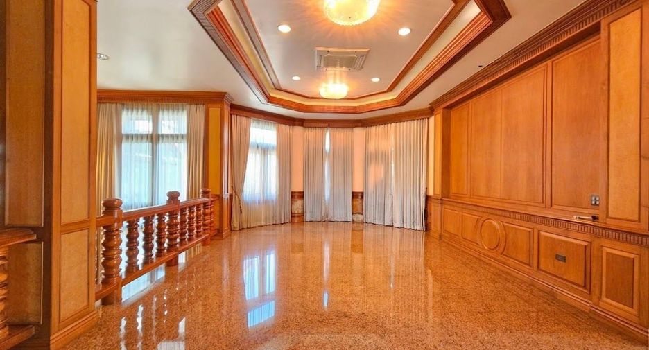 Casa en venta de 5 habitaciones en Si Racha, Chonburi