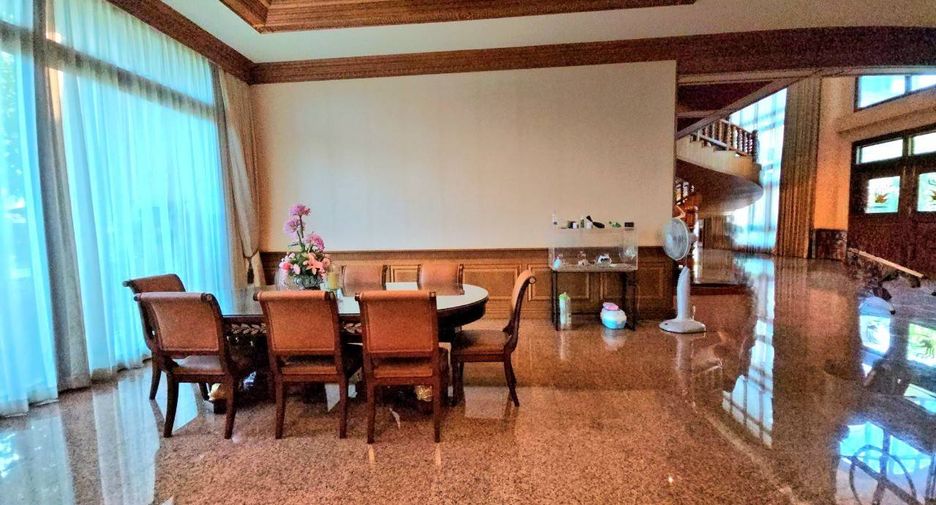 Casa en venta de 5 habitaciones en Si Racha, Chonburi