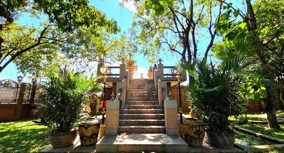 Casa en venta de 5 habitaciones en Si Racha, Chonburi