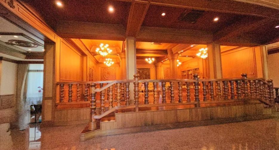 Casa en venta de 5 habitaciones en Si Racha, Chonburi