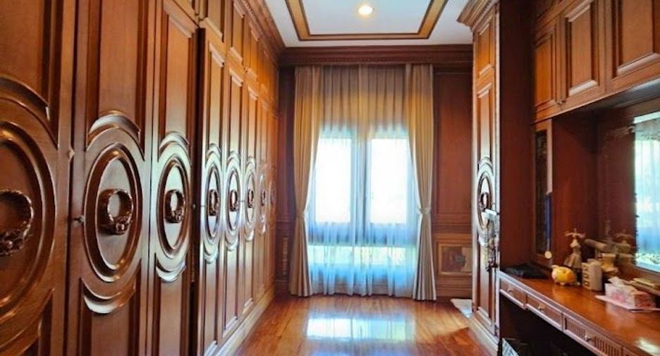 Casa en venta de 5 habitaciones en Si Racha, Chonburi