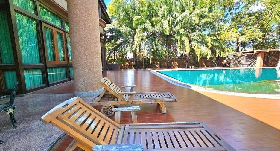 Casa en venta de 5 habitaciones en Si Racha, Chonburi