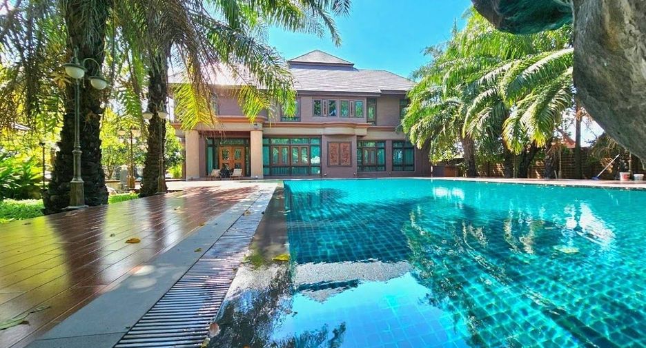 Casa en venta de 5 habitaciones en Si Racha, Chonburi