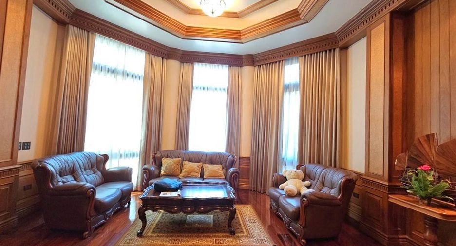 Casa en venta de 5 habitaciones en Si Racha, Chonburi