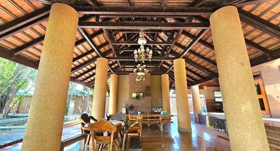 Casa en venta de 5 habitaciones en Si Racha, Chonburi