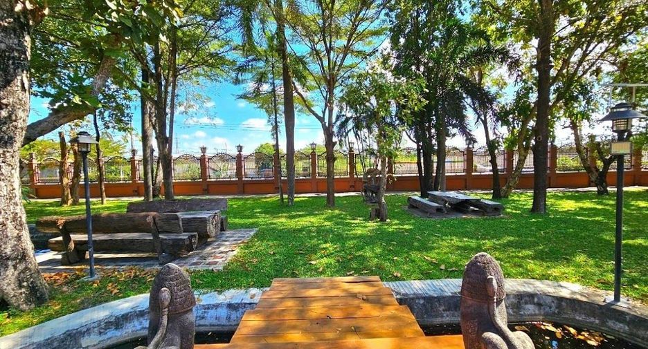 Casa en venta de 5 habitaciones en Si Racha, Chonburi
