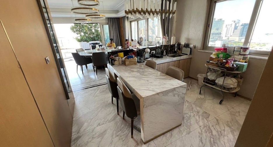Condo en venta de 3 habitaciones en Khlong Toei, Bangkok