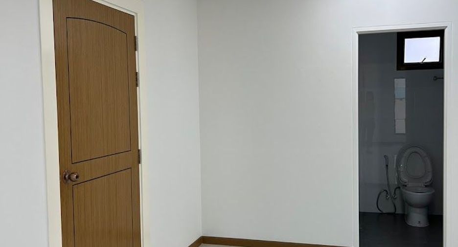 Local comercial en alquiler y en venta en Huai Khwang, Bangkok