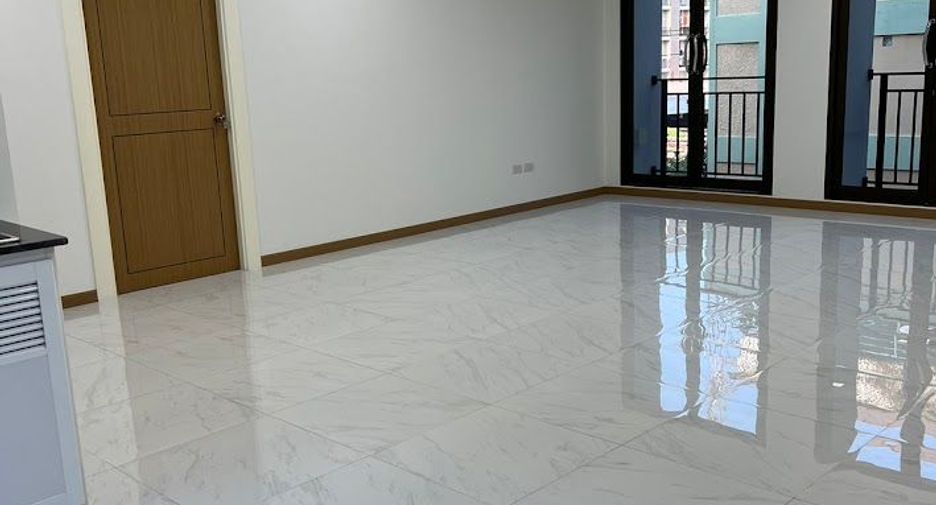 Local comercial en alquiler y en venta en Huai Khwang, Bangkok