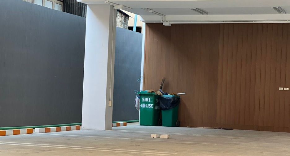 Local comercial en alquiler y en venta en Huai Khwang, Bangkok
