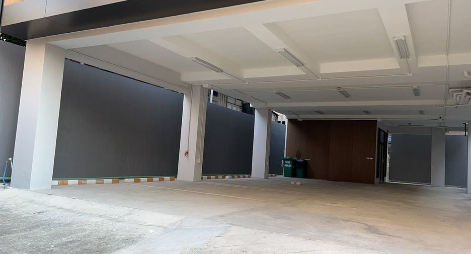 Local comercial en alquiler y en venta en Huai Khwang, Bangkok