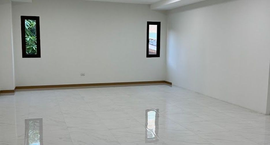 Local comercial en alquiler y en venta en Huai Khwang, Bangkok