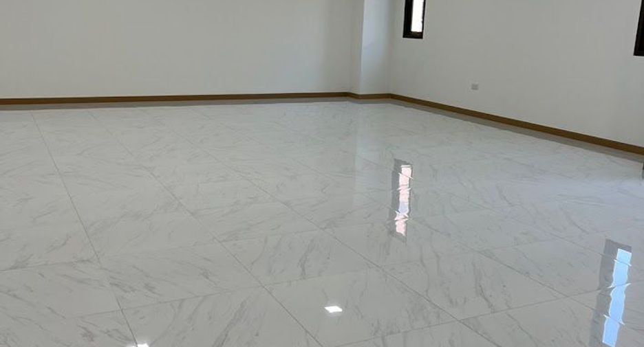 Local comercial en alquiler y en venta en Huai Khwang, Bangkok