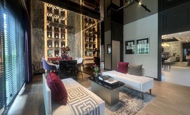 For sale 5 bedrooms house in Saphan Sung, Bangkok