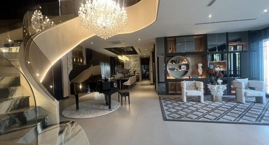 For sale 5 bedrooms house in Saphan Sung, Bangkok