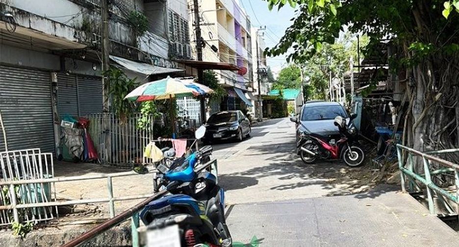 For sale 1 bed townhouse in Bang Sue, Bangkok