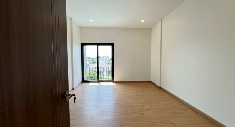 Продажа 3 спальни офис в Mueang Samut Prakan, Самутпракан