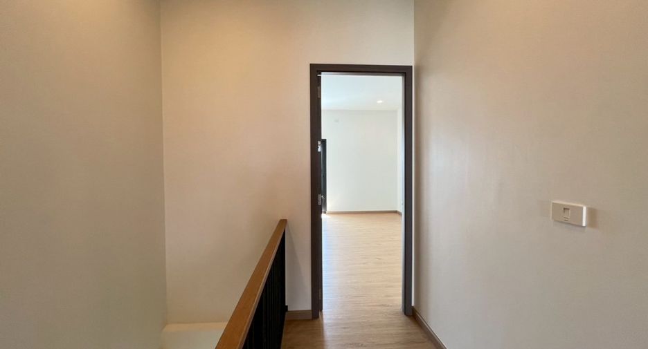 Продажа 3 спальни офис в Mueang Samut Prakan, Самутпракан