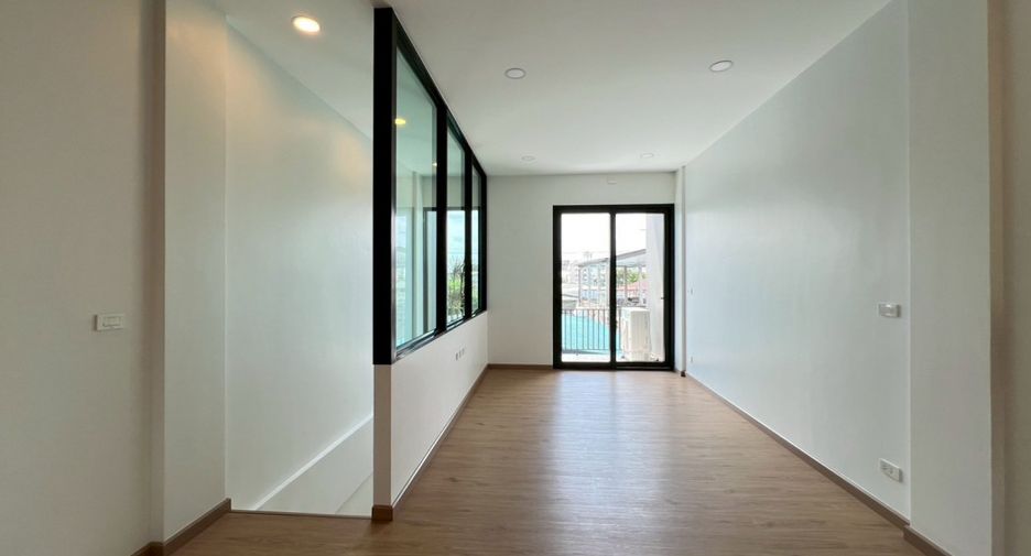 Продажа 3 спальни офис в Mueang Samut Prakan, Самутпракан