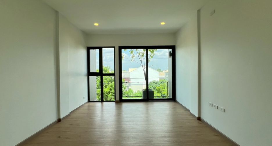 Продажа 3 спальни офис в Mueang Samut Prakan, Самутпракан