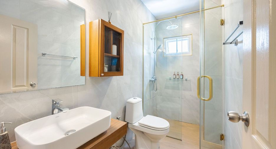 For rent and for sale 4 bedrooms house in Mueang Chiang Mai, Chiang Mai