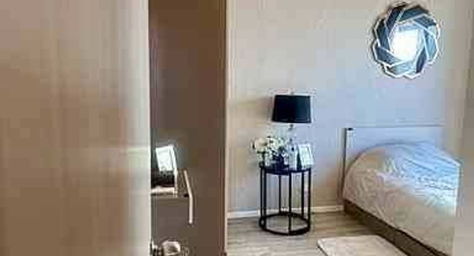 For sale 2 bedrooms condo in Mueang Samut Prakan, Samut Prakan