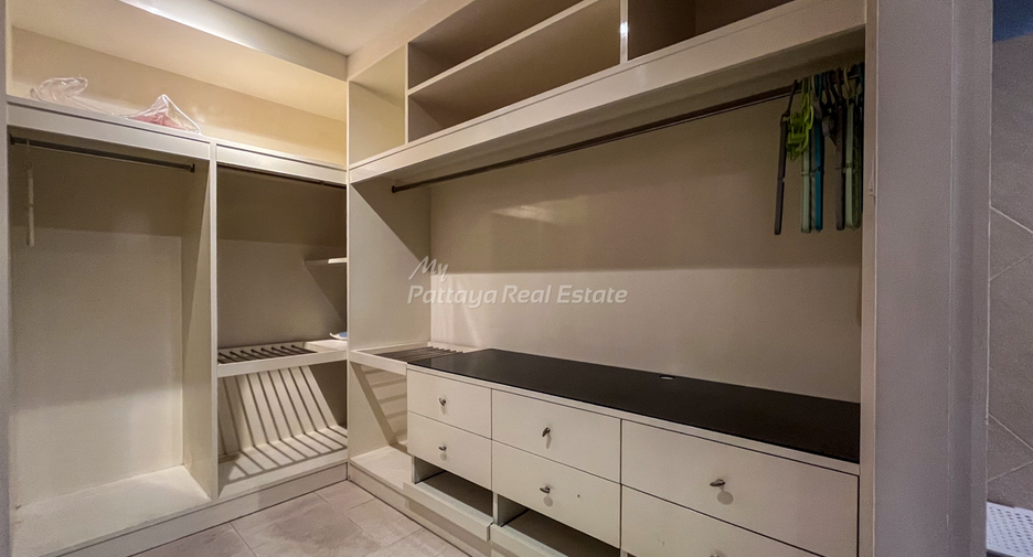 For sale 3 bedrooms condo in Bang Lamung, Chonburi