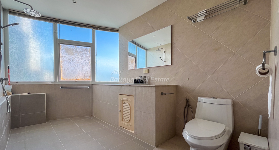 For sale 3 bedrooms condo in Bang Lamung, Chonburi