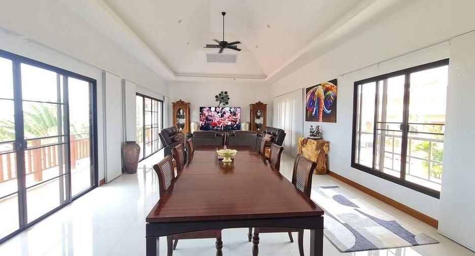 For sale 3 ベッドルーム villa in Sattahip, Chonburi