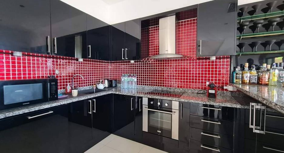 For sale 3 ベッドルーム villa in Sattahip, Chonburi