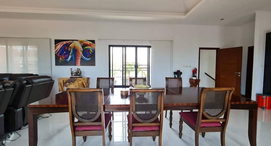 For sale 3 ベッドルーム villa in Sattahip, Chonburi