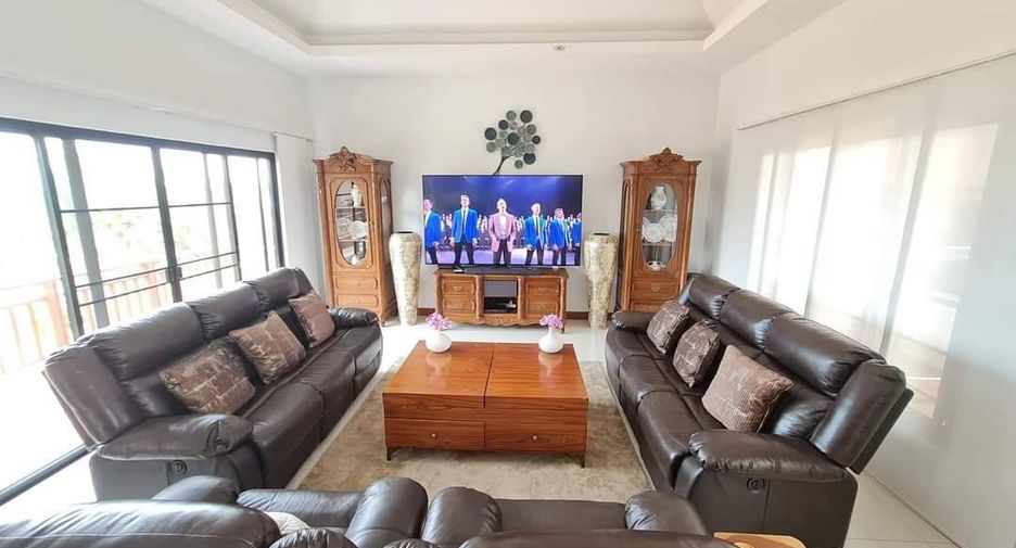 For sale 3 ベッドルーム villa in Sattahip, Chonburi