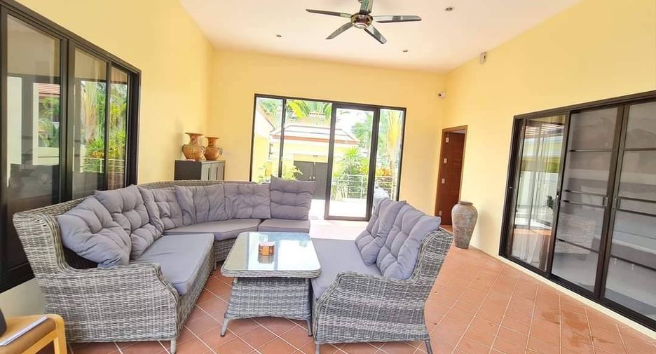 For sale 3 ベッドルーム villa in Sattahip, Chonburi