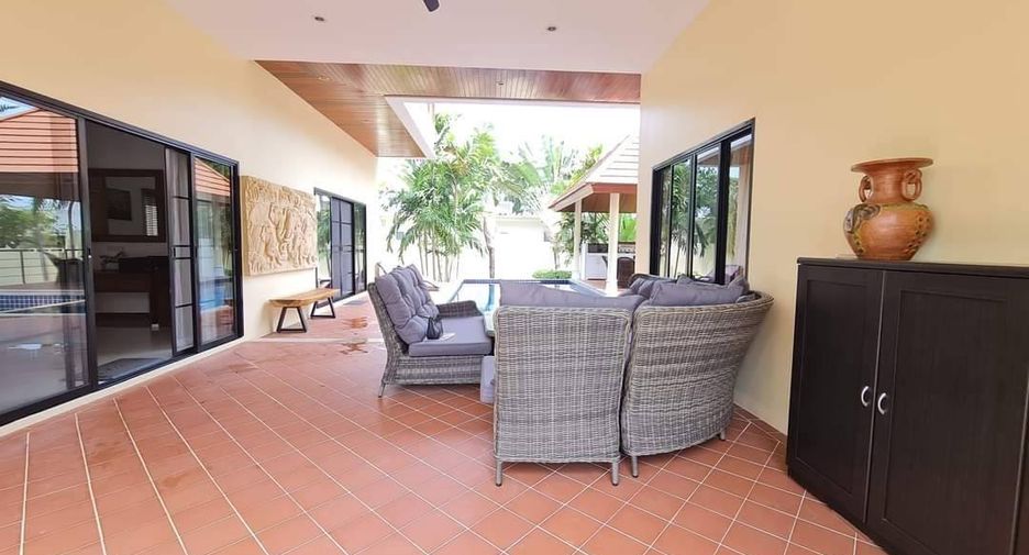 For sale 3 ベッドルーム villa in Sattahip, Chonburi