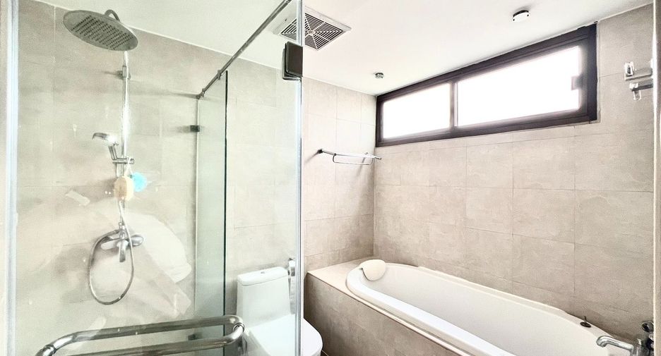 À vendre 3 chambres condo à Watthana, Bangkok