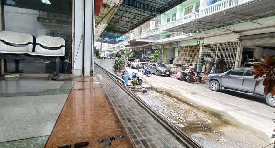 For sale 5 bedrooms townhouse in Bang Khun Thian, Bangkok
