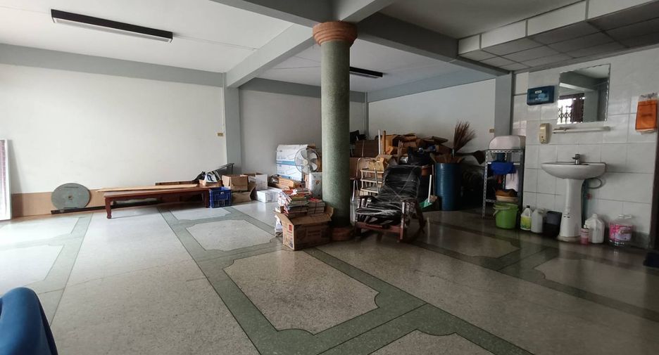 For sale 5 bedrooms townhouse in Bang Khun Thian, Bangkok