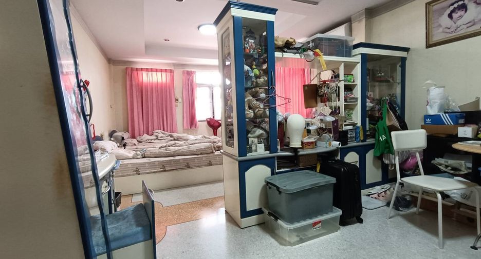 For sale 5 bedrooms townhouse in Bang Khun Thian, Bangkok