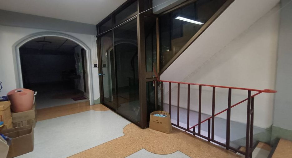 For sale 5 bedrooms townhouse in Bang Khun Thian, Bangkok