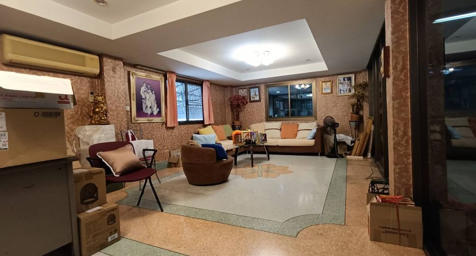 For sale 5 bedrooms townhouse in Bang Khun Thian, Bangkok