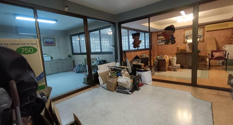 For sale 5 bedrooms townhouse in Bang Khun Thian, Bangkok
