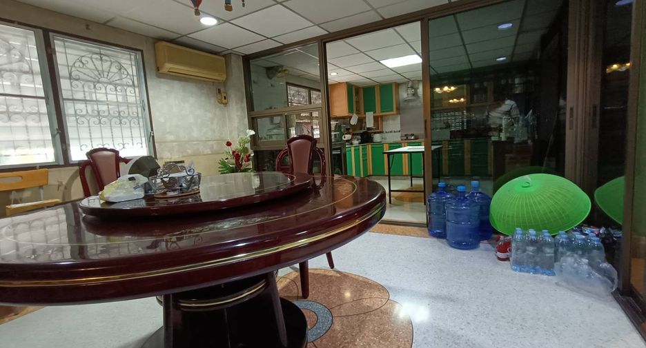 For sale 5 bedrooms townhouse in Bang Khun Thian, Bangkok