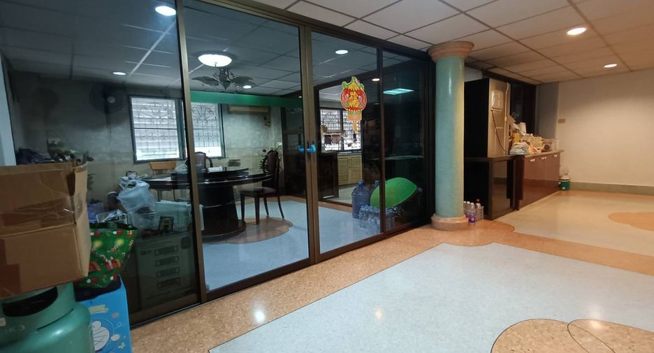 For sale 5 bedrooms townhouse in Bang Khun Thian, Bangkok