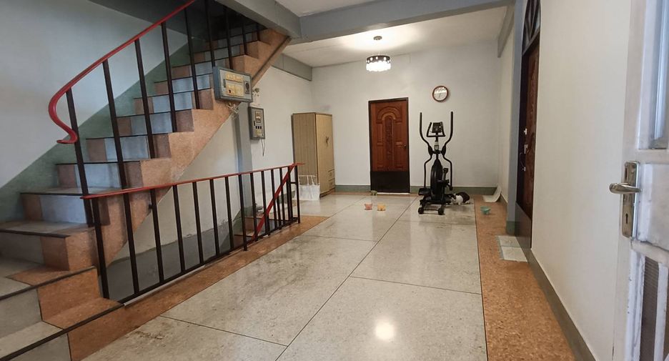 For sale 5 bedrooms townhouse in Bang Khun Thian, Bangkok