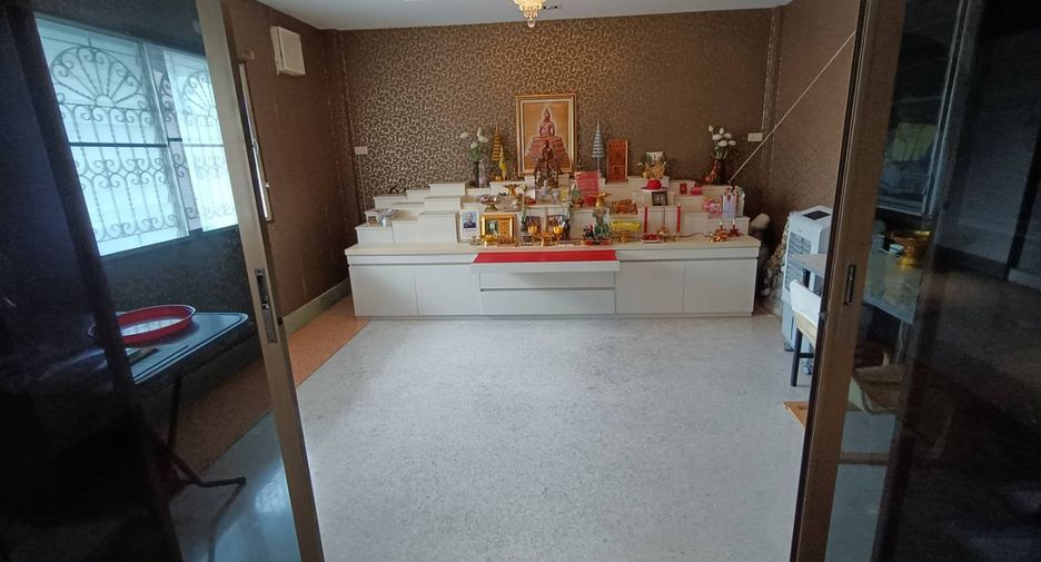 For sale 5 bedrooms townhouse in Bang Khun Thian, Bangkok